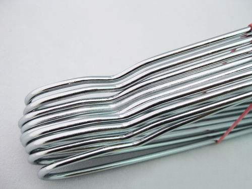 What is the difference between Metal hanger and Plastic hangers?